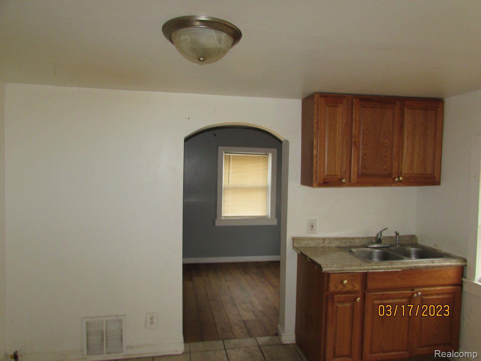 19363 Huntington Road Detroit, MI 48219 - Photo 14 of 27 Gallery Image 14