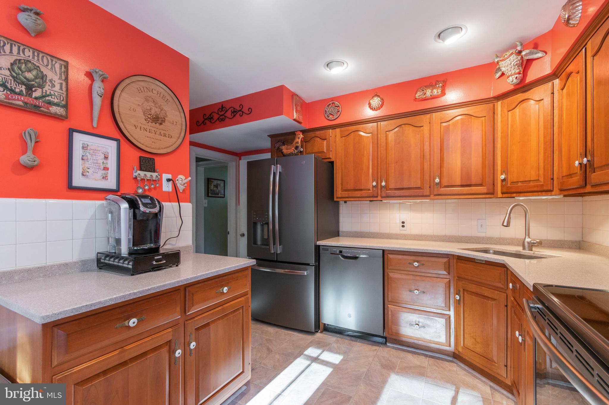 913 Gilbert Road Cheltenham, PA 19012 - Photo 16 of 36 Eat-In Kitchen