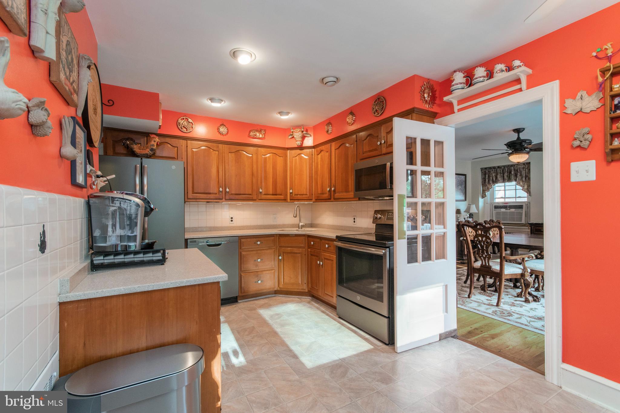 913 Gilbert Road Cheltenham, PA 19012 - Photo 17 of 36 Eat-In Kitchen