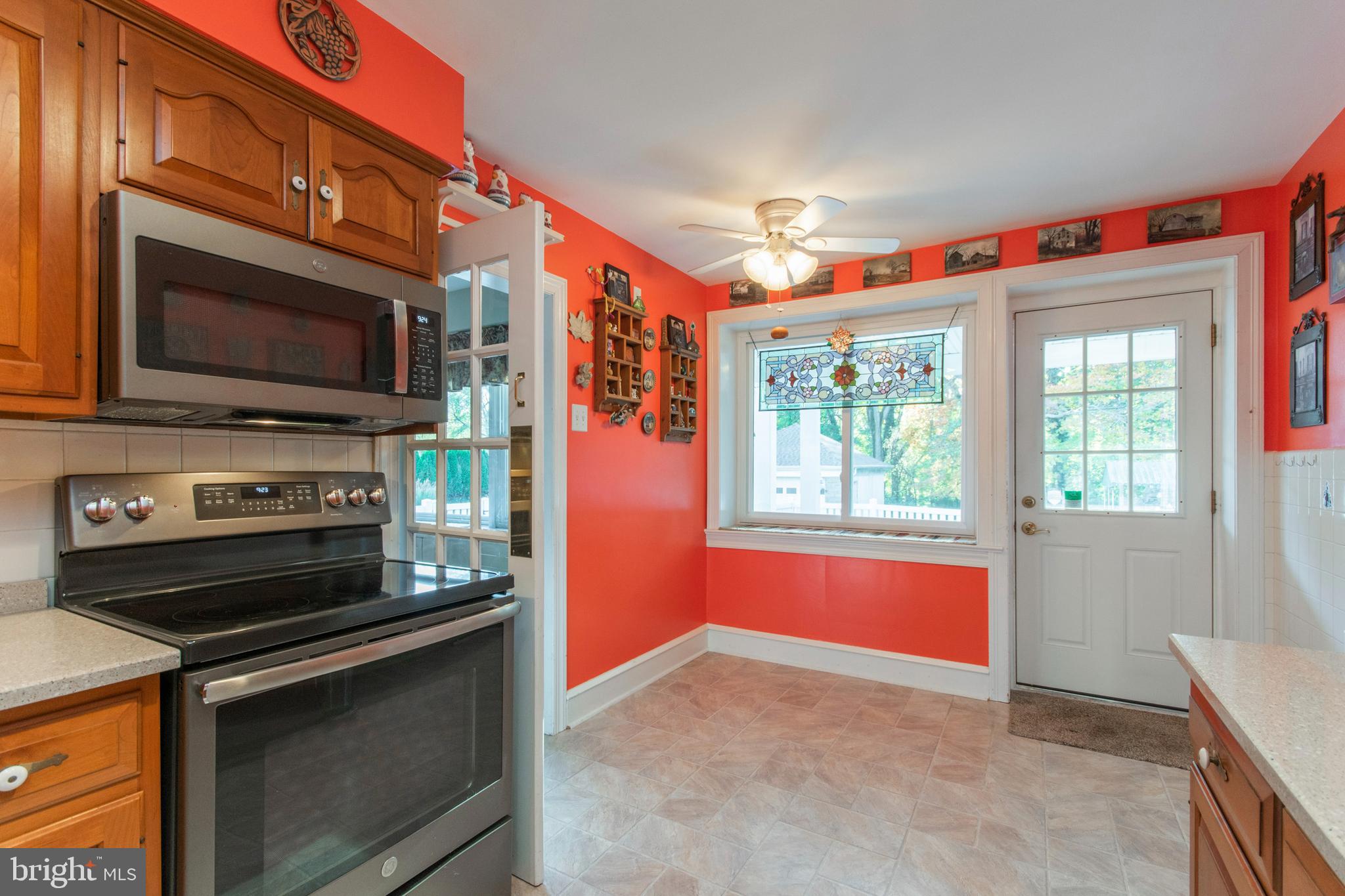 913 Gilbert Road Cheltenham, PA 19012 - Photo 18 of 36 Eat-In Kitchen
