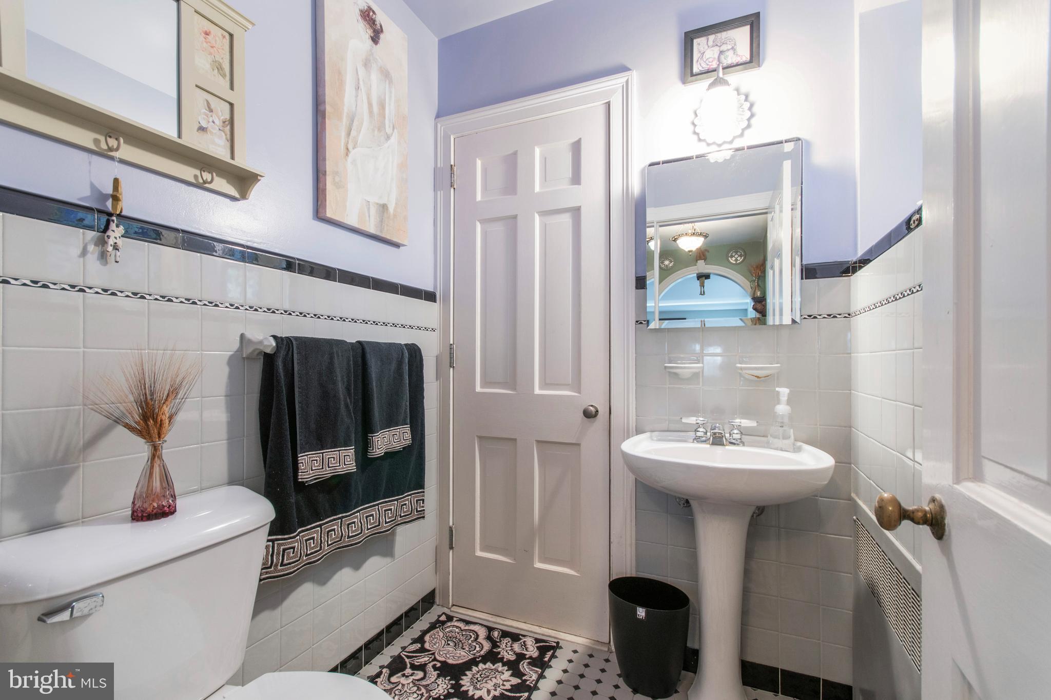 913 Gilbert Road Cheltenham, PA 19012 - Photo 27 of 36 Bedroom 2 Bathroom with hall access