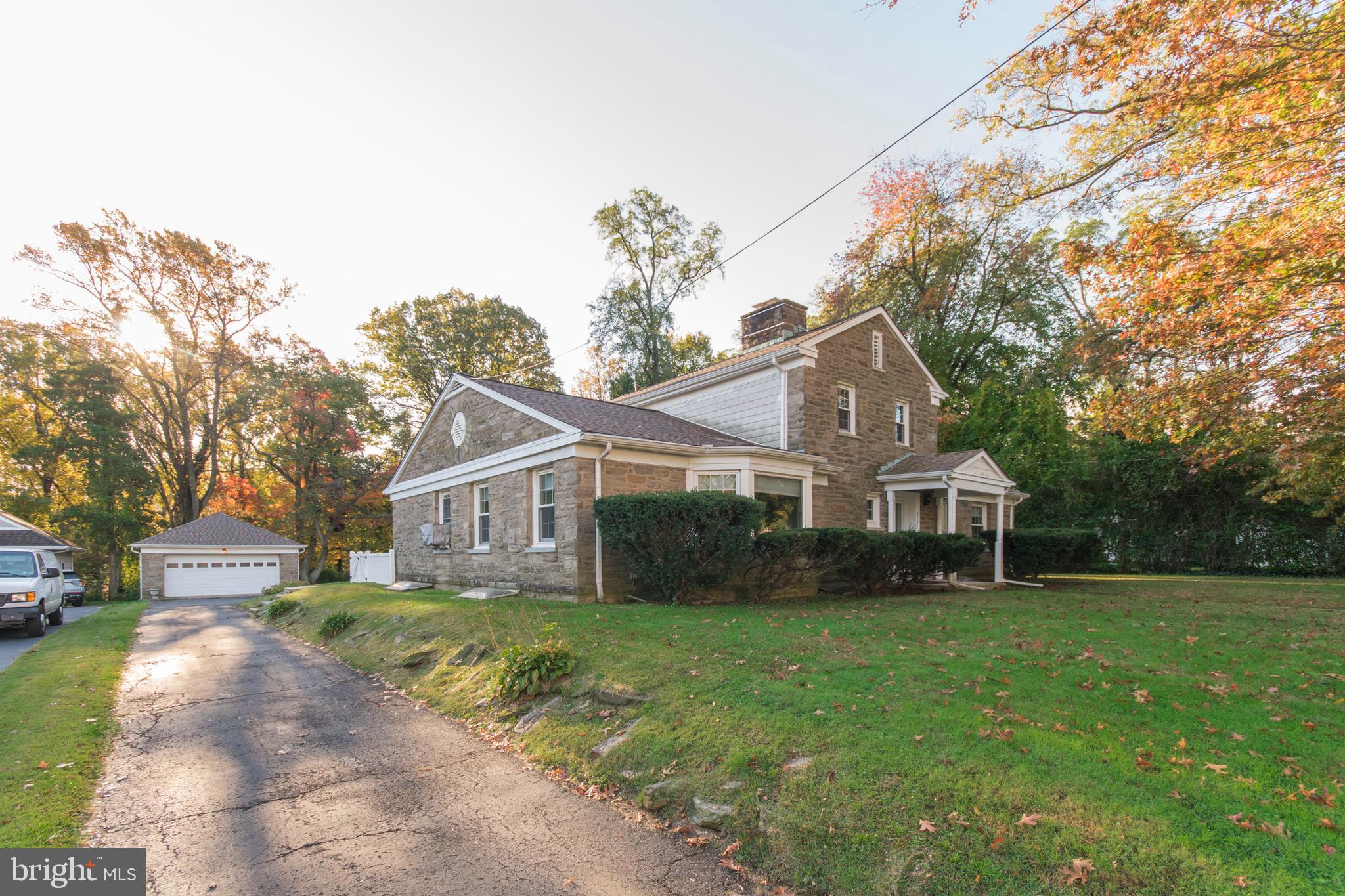 913 Gilbert Road Cheltenham, PA 19012 - Photo 4 of 36 Plenty of Parking