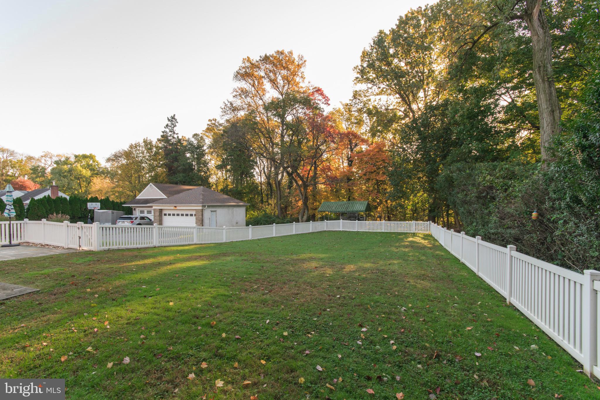 913 Gilbert Road Cheltenham, PA 19012 - Photo 6 of 36 Fantastic Yard