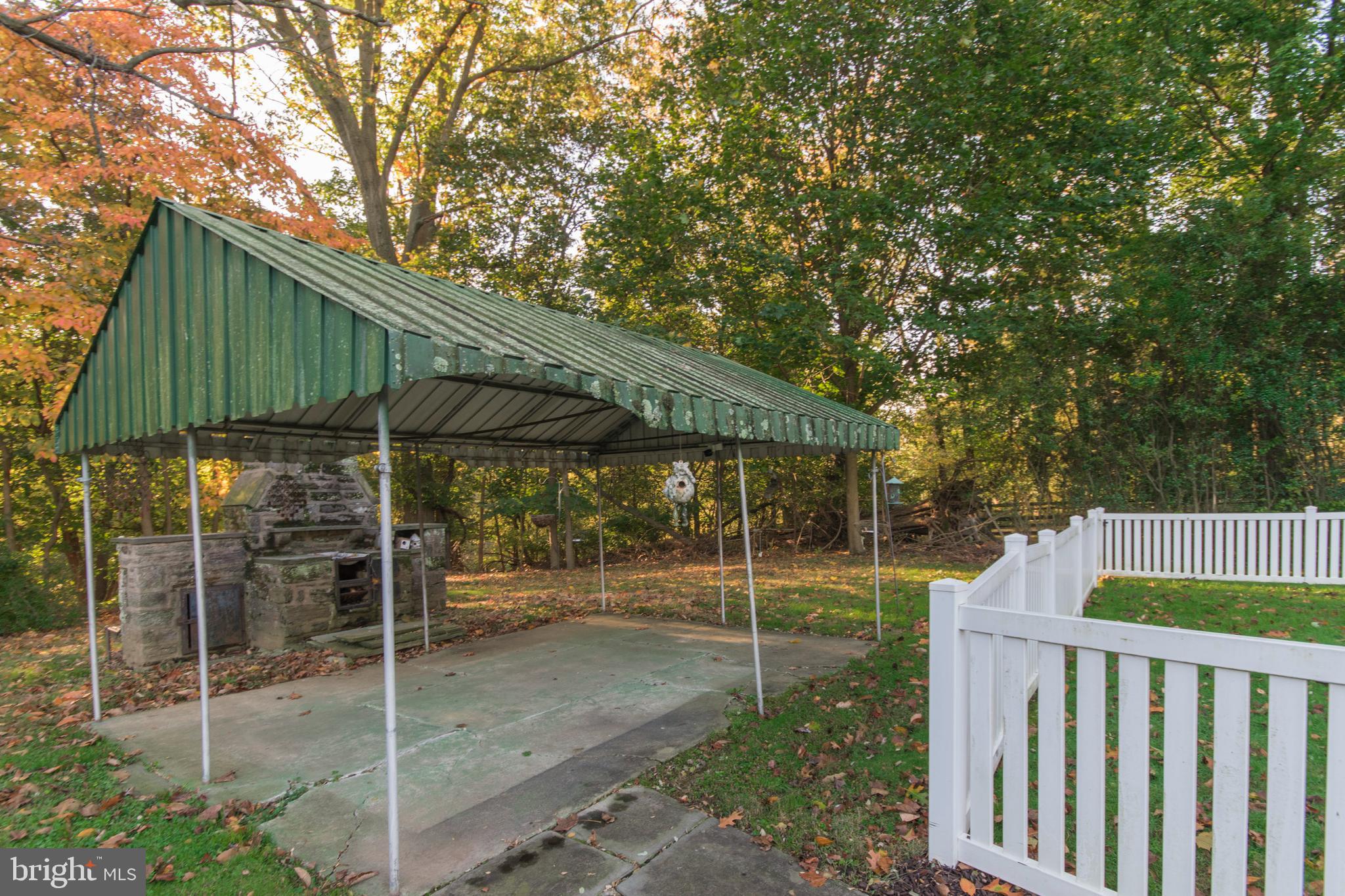 913 Gilbert Road Cheltenham, PA 19012 - Photo 8 of 36 Backs to the Woods