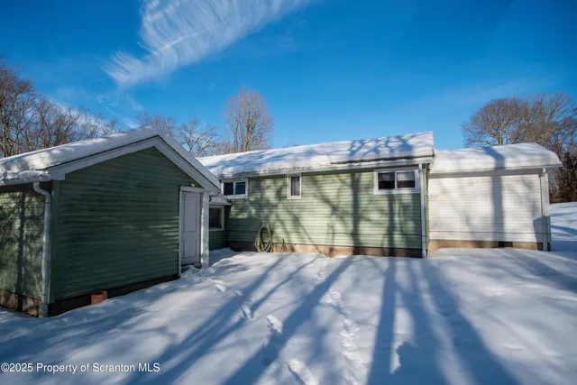 a view of a house with backyard and porch
