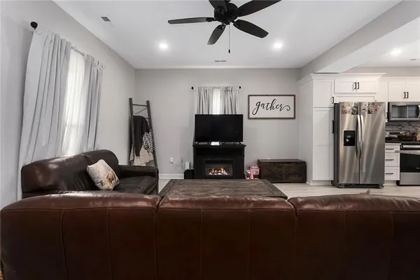 $245,000 | 10 West Broadway Street, Higginsville, MO 64037