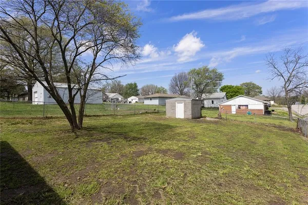 $245,000 | 10 West Broadway Street, Higginsville, MO 64037