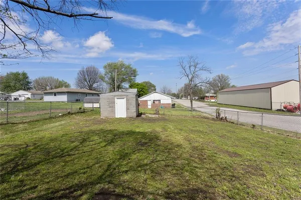 $245,000 | 10 West Broadway Street, Higginsville, MO 64037