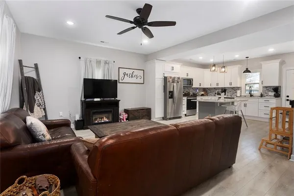 $245,000 | 10 West Broadway Street, Higginsville, MO 64037