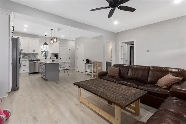 $245,000 | 10 West Broadway Street, Higginsville, MO 64037