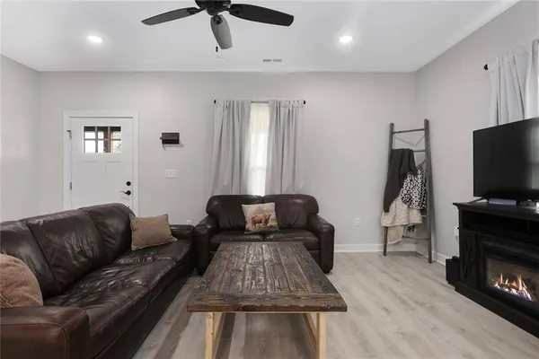 $245,000 | 10 West Broadway Street, Higginsville, MO 64037