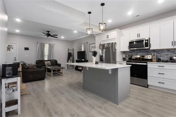 $245,000 | 10 West Broadway Street, Higginsville, MO 64037