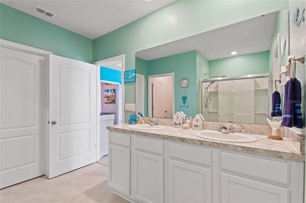 856 Sun Burst Road Winter Haven, FL 33880 - Photo 22 of 54 a bathroom with a sink and a mirror