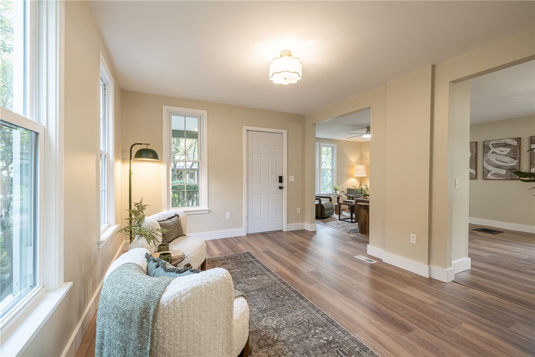 98 Glendale Park Rochester, NY 14613 - Photo 5 of 22 Gallery Image 5