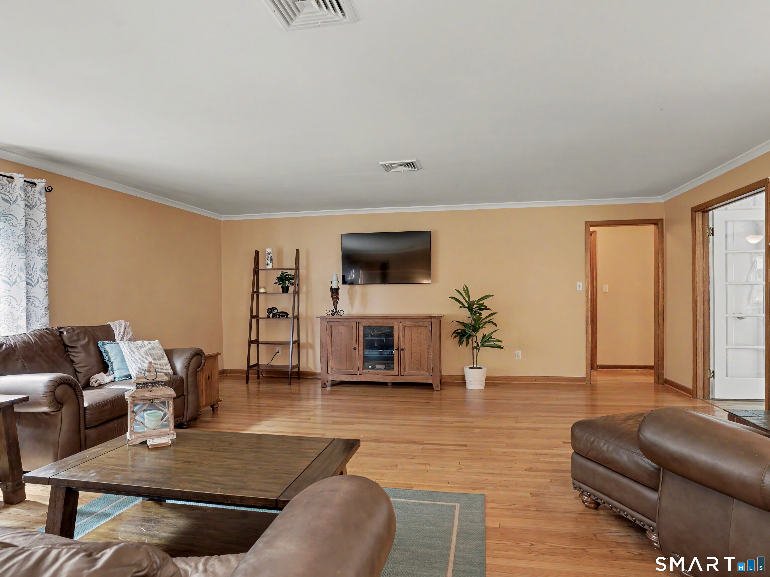 579 Racebrook Road Orange, CT 06477 - Photo 5 of 39