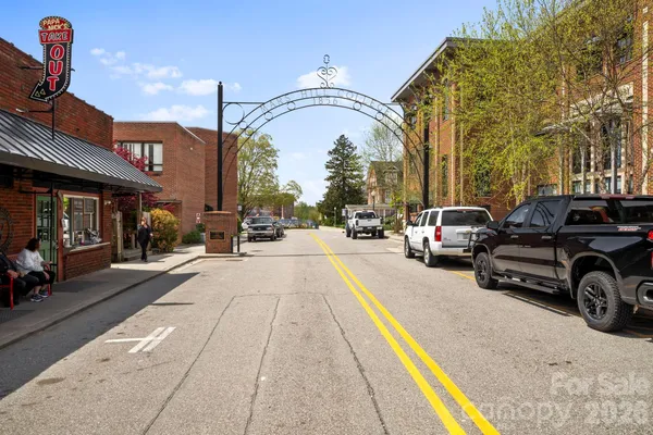 $469,000 | 132 Ridgeview Lane, Mars Hill, NC 28754