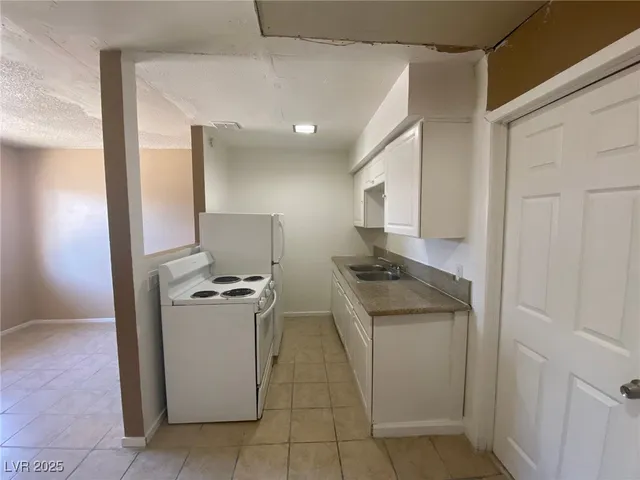 $850 | 236 West Philadelphia Avenue, Unit 4, Las Vegas, NV 89102