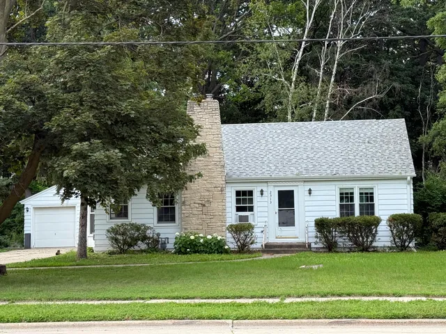 $324,900 | 2313 Deckner Avenue, Green Bay, WI 54302