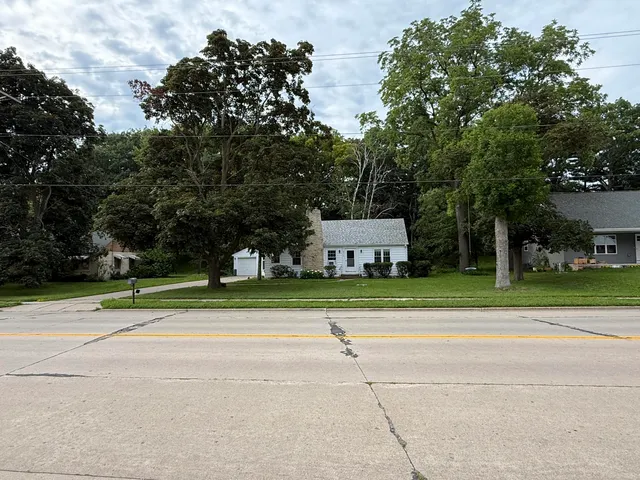 $324,900 | 2313 Deckner Avenue, Green Bay, WI 54302