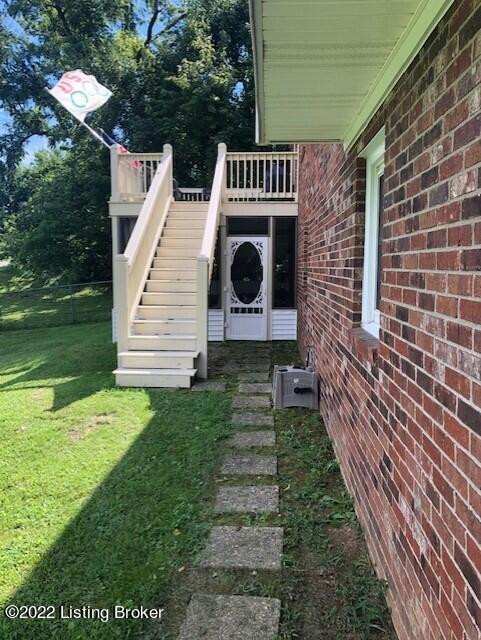 184 Colt Run Road Simpsonville, KY 40067 - Photo 5 of 37 Screened in patio