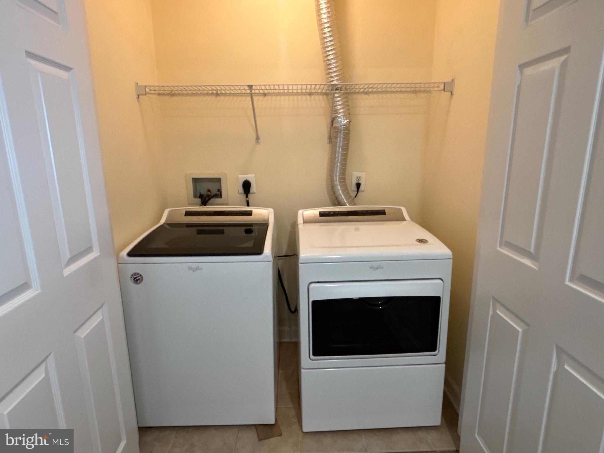 15656 Avocet Loop Woodbridge, VA 22191 - Photo 22 of 28 a utility room with dryer and washer