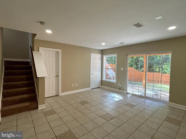 $565,000 | 15656 Avocet Loop, Woodbridge, VA 22191