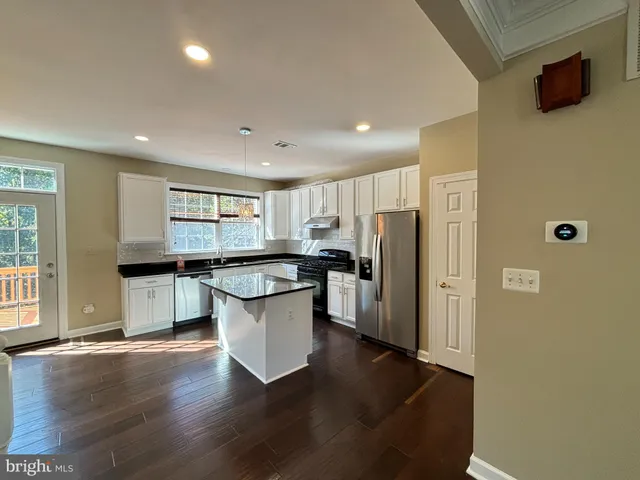 $565,000 | 15656 Avocet Loop, Woodbridge, VA 22191