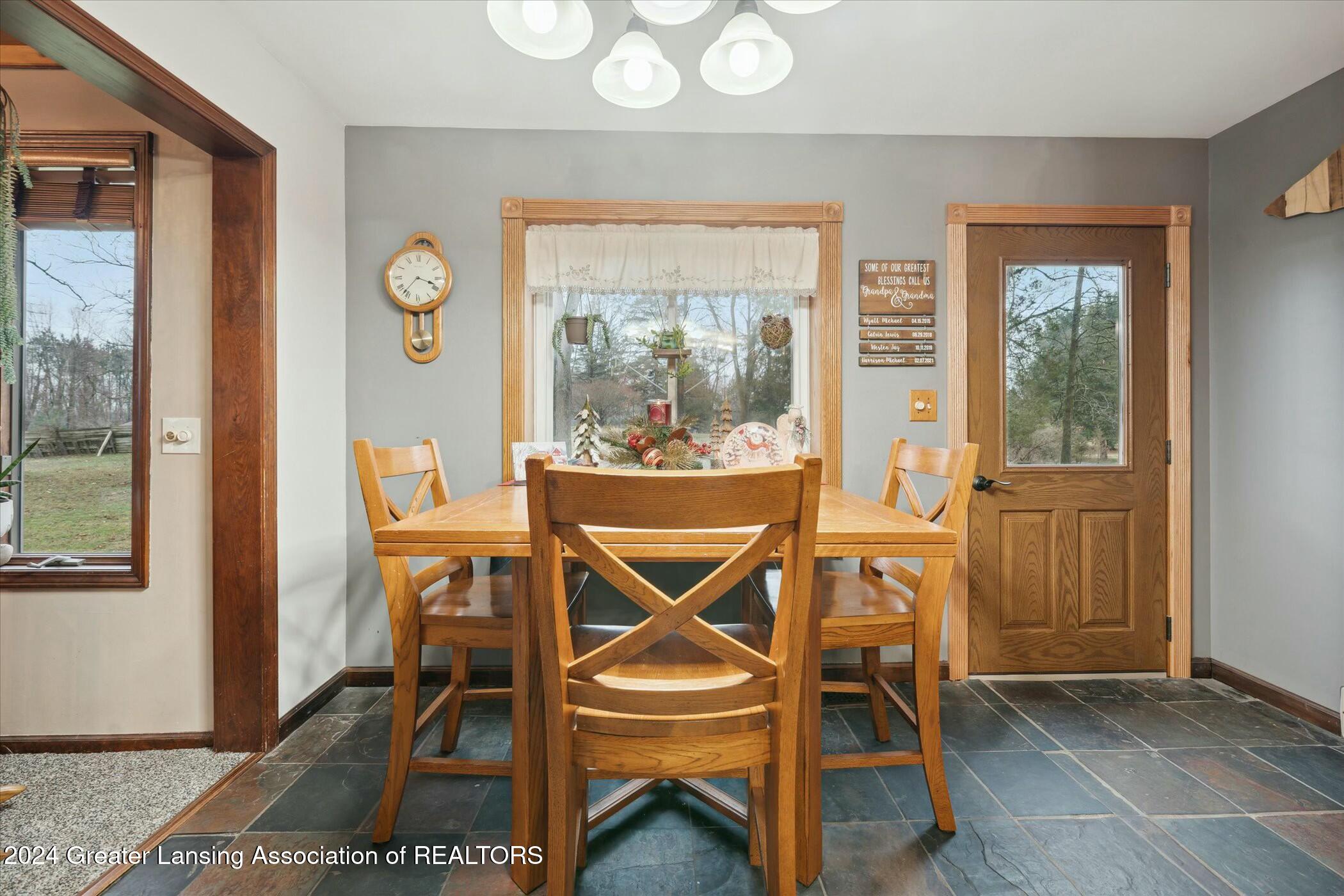 15407 Upton Road East Lansing, MI 48823 - Photo 19 of 58 tempImageK89RqN
