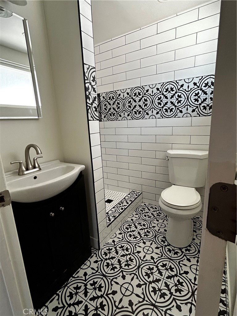 533 South Devon Road Orange, CA 92868 - Photo 11 of 19