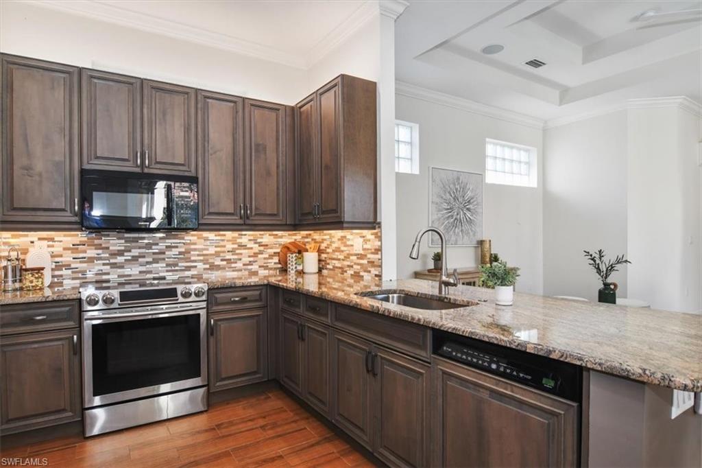 3351 Sandpiper Way Naples, FL 34109 - Photo 7 of 47