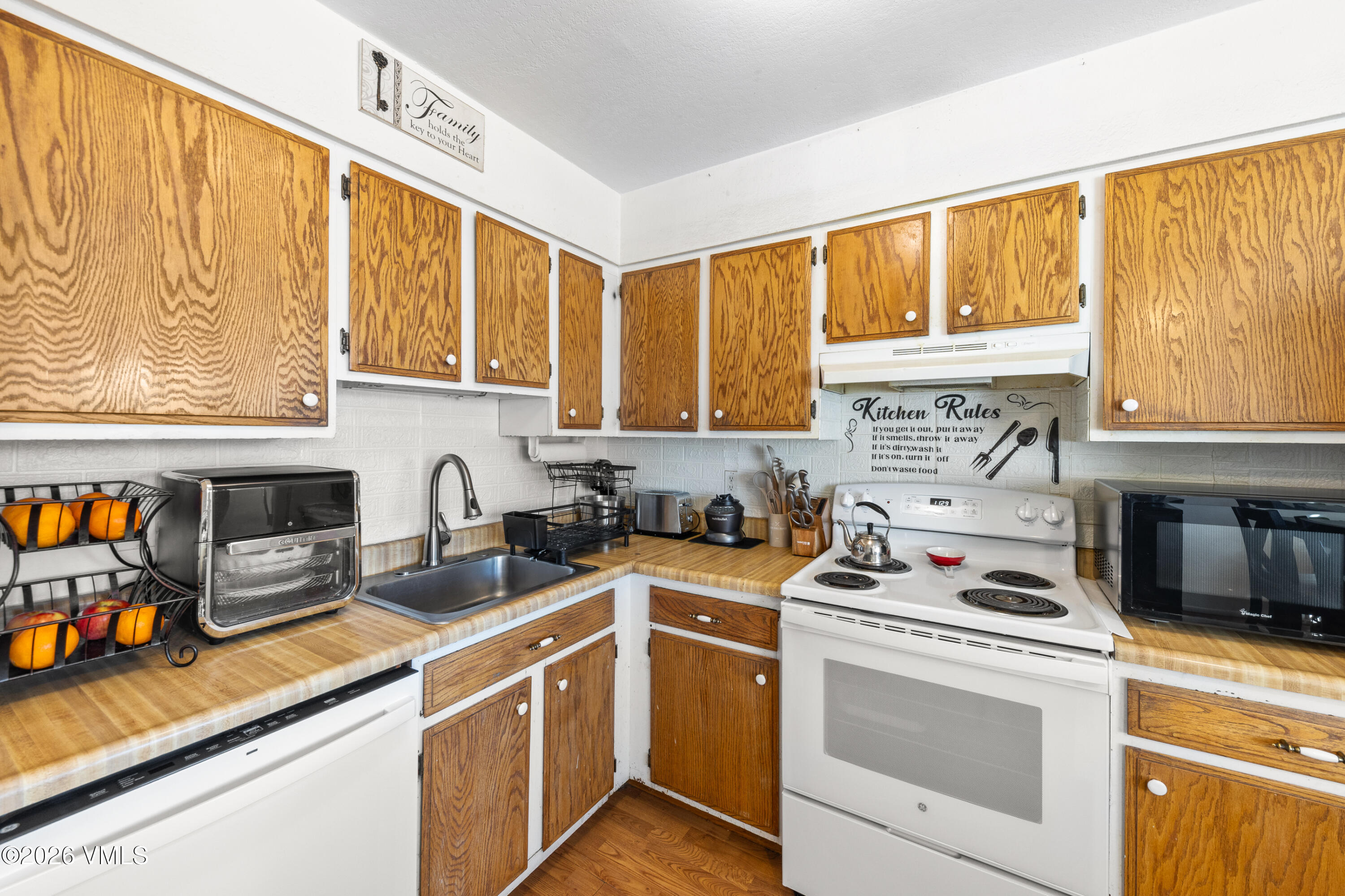 85 Chambers Avenue, Unit 5 Eagle, CO 81631 - Photo 8 of 37 Kitchen