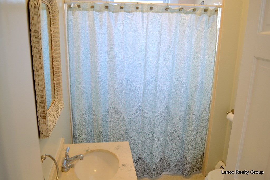 40 County Road Barrington, RI 02806 - Photo 17 of 33 Gallery Image 17