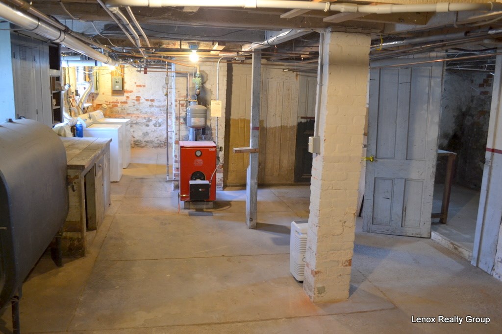 40 County Road Barrington, RI 02806 - Photo 24 of 33 Gallery Image 24
