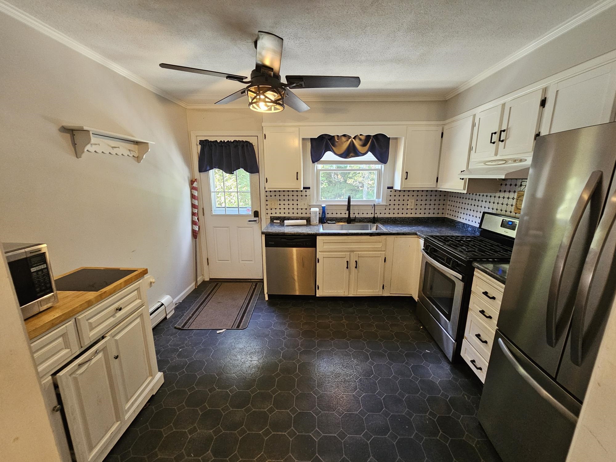 398 Chesterfield Road Hinsdale, NH 03451 - Photo 4 of 29 Gallery Image 4