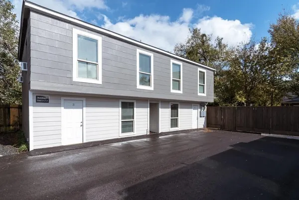 $900 | 5327 Bell Street, Unit 3, Houston, TX 77023