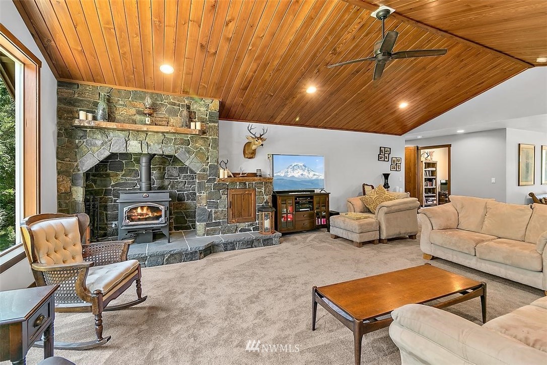 13945 Forsman Road Southeast Olalla, WA 98359 - Photo 6 of 39 Gallery Image 6
