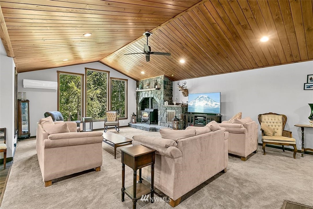 13945 Forsman Road Southeast Olalla, WA 98359 - Photo 9 of 39 Gallery Image 9
