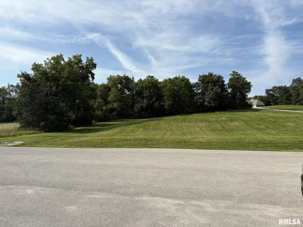 a view of a tennis court