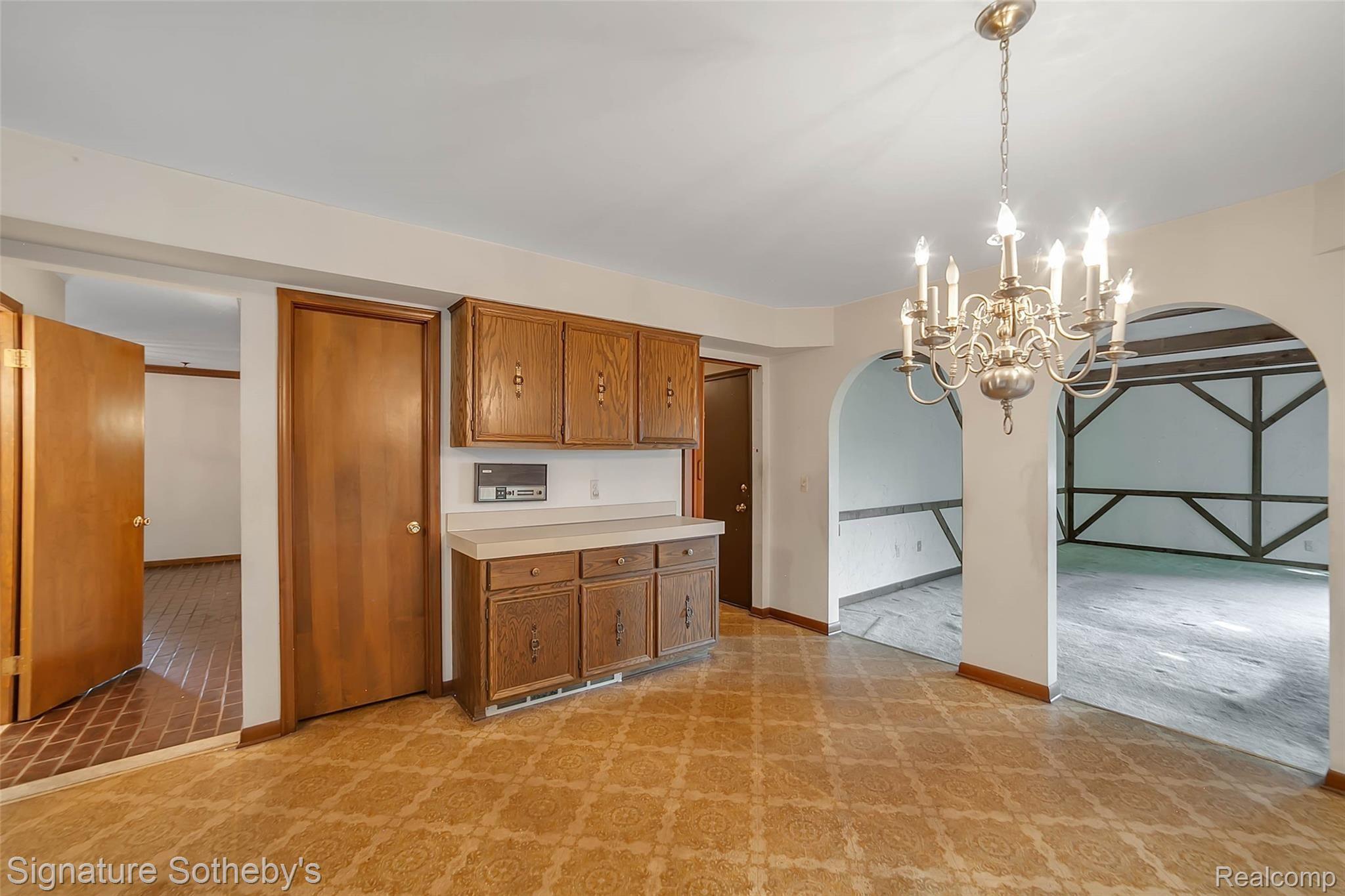 972 Homestead Court Rochester, MI 48309 - Photo 16 of 53 36C574A2-AE6C-46C8-A5B6-034A07883FB7.jpeg