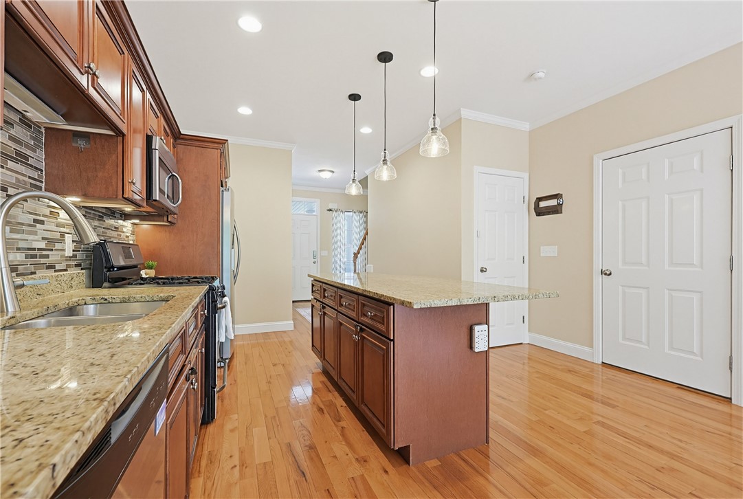 164 Bear Hill Road, Unit 19 Cumberland, RI 02864 - Photo 7 of 37