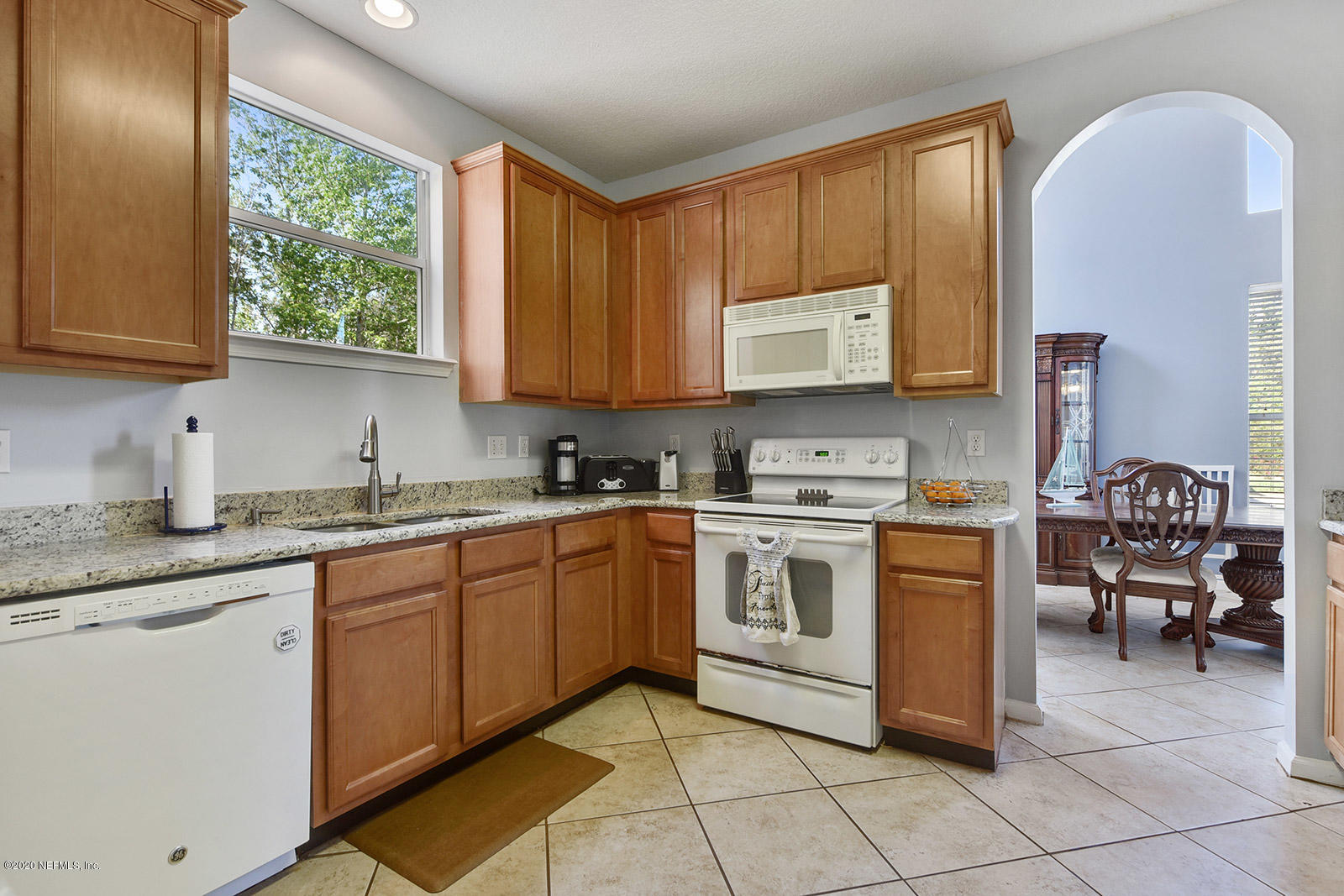 628 Spanish Wells Road Jacksonville, FL 32218 - Photo 11 of 37 009_1600x1067_mls_1600x1067