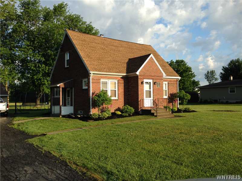 7124 Witmer Road Wheatfield, NY 14304 - Photo 1 of 1 Exterior Front.