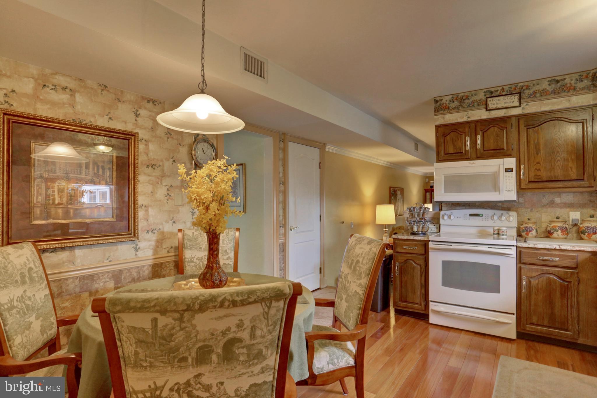 5135 Arney Road Harrisburg, PA 17111 - Photo 12 of 38 Enjoy breakfast in your spacious kitchen.