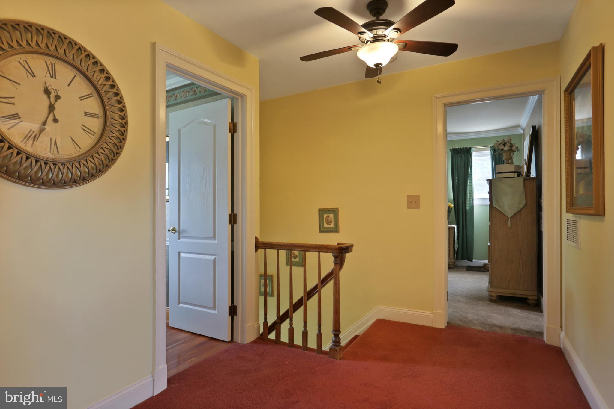 5135 Arney Road Harrisburg, PA 17111 - Photo 19 of 38 Upstairs hallway