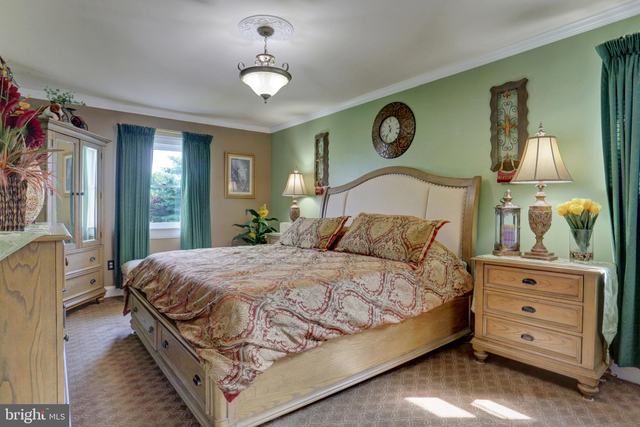 5135 Arney Road Harrisburg, PA 17111 - Photo 20 of 38 Owners' suite with room for a king-sized bed.