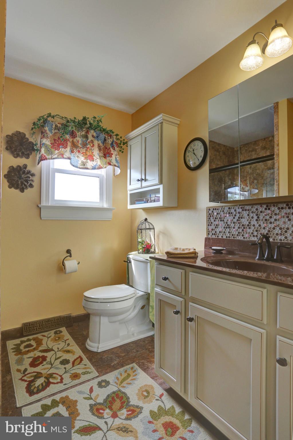 5135 Arney Road Harrisburg, PA 17111 - Photo 22 of 38 On-suite full bath