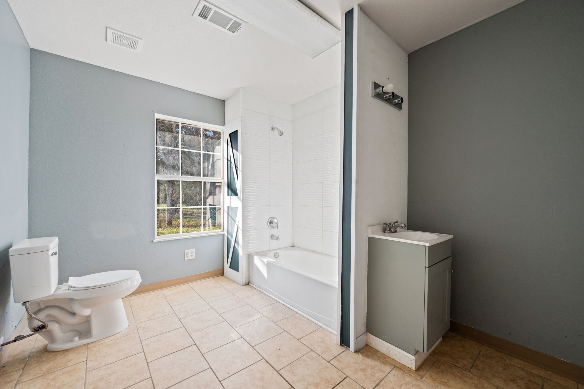 114 Main Street Hull, TX 77564 - Photo 15 of 25 a bathroom with a bathtub sink and toilet
