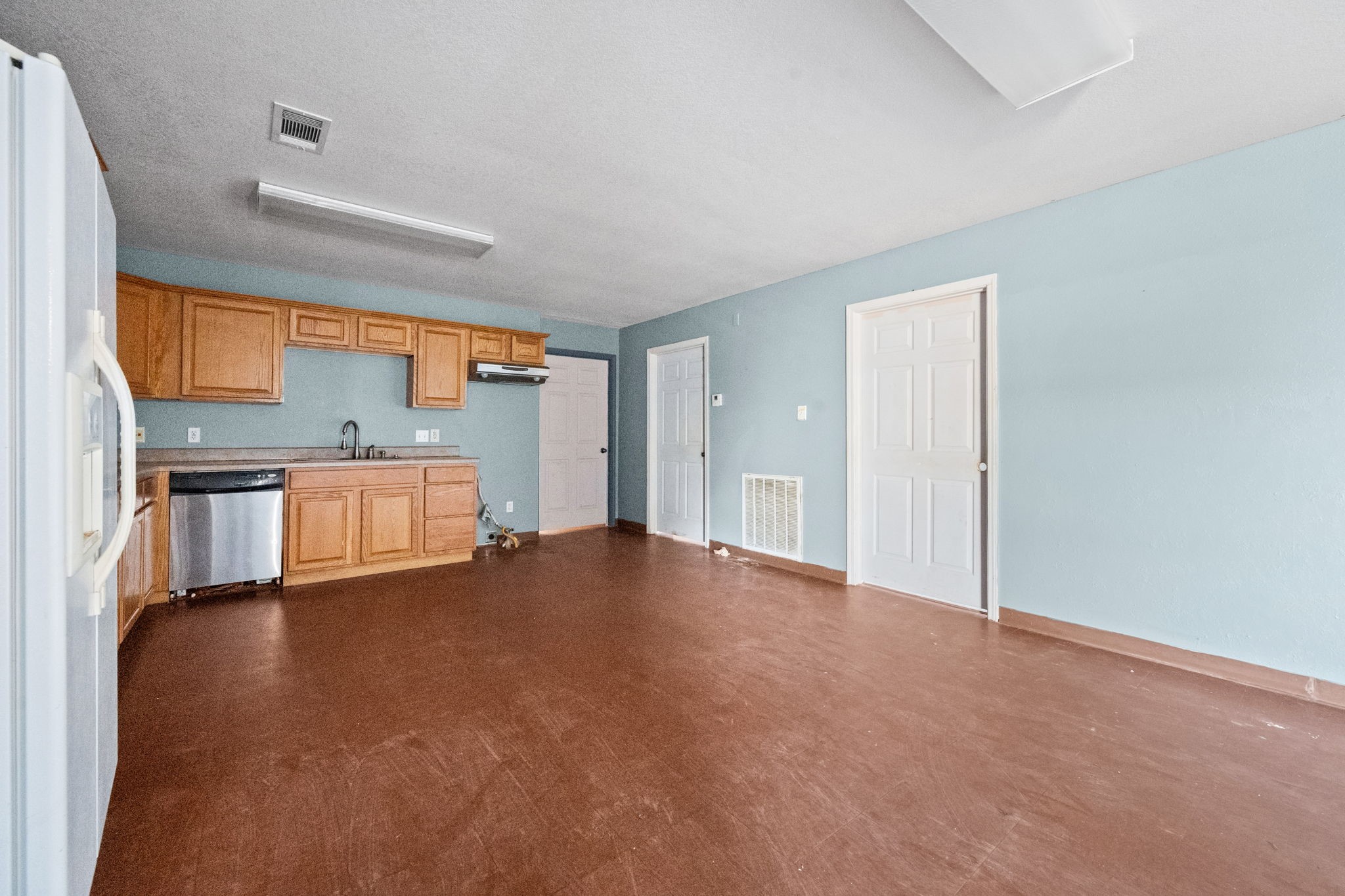 114 Main Street Hull, TX 77564 - Photo 7 of 25 a view of an empty room with a window