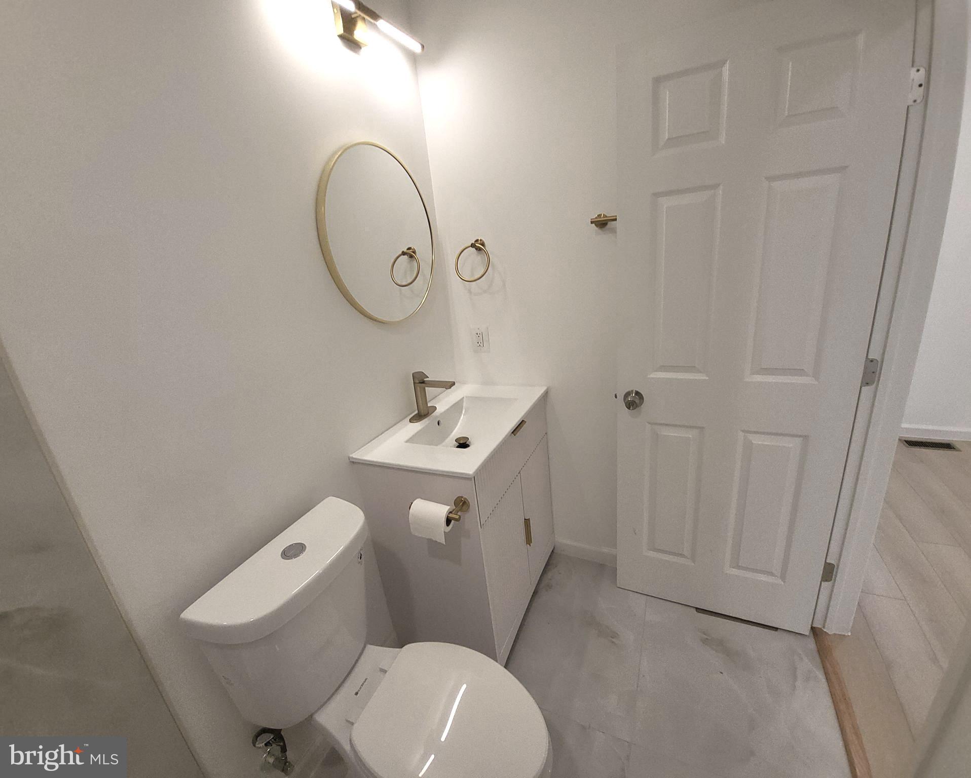 562 24th Street Northeast Washington, DC 20002 - Photo 18 of 41 2nd Floor: Full Bath