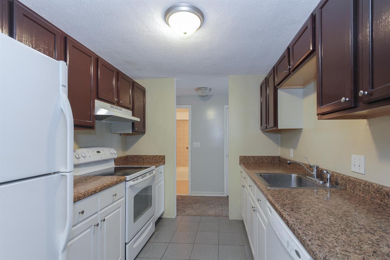 3 Strawberry Bank Road, Unit 21 Nashua, NH 03062 - Photo 4 of 29